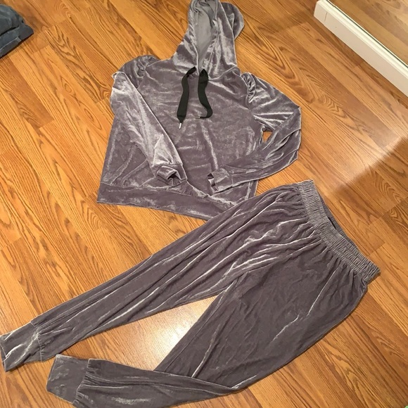 Generation Love velour tracksuit - Picture 2 of 6